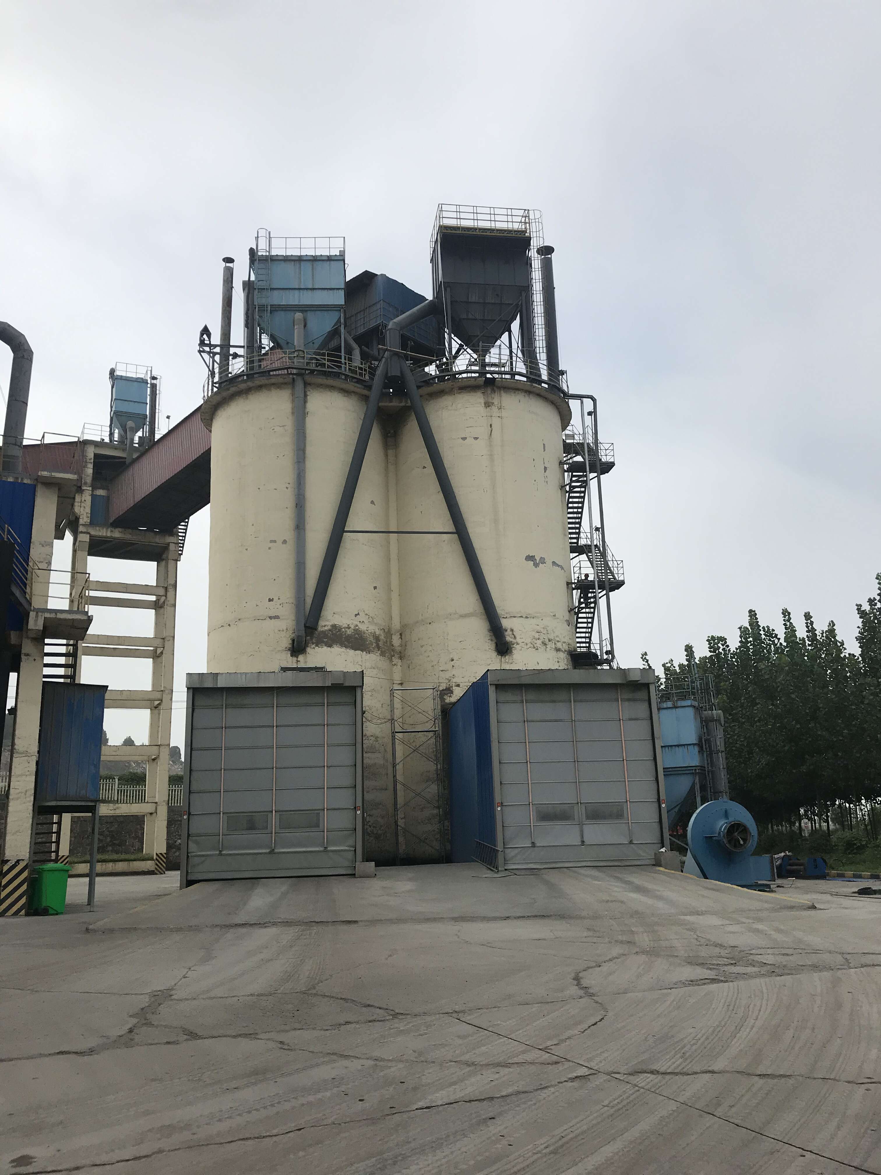 混凝土攪拌站袋式除塵器設(shè)備